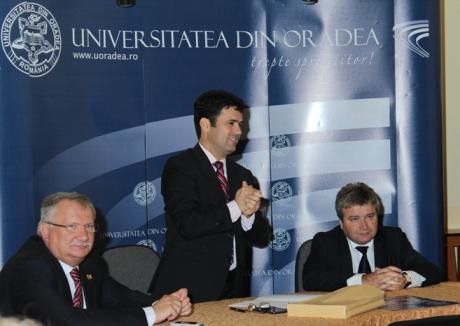 La aniversarea de 50 de ani, Universitatea din Oradea a primit cadou o diplomă de la ministrul Educaţiei (FOTO)